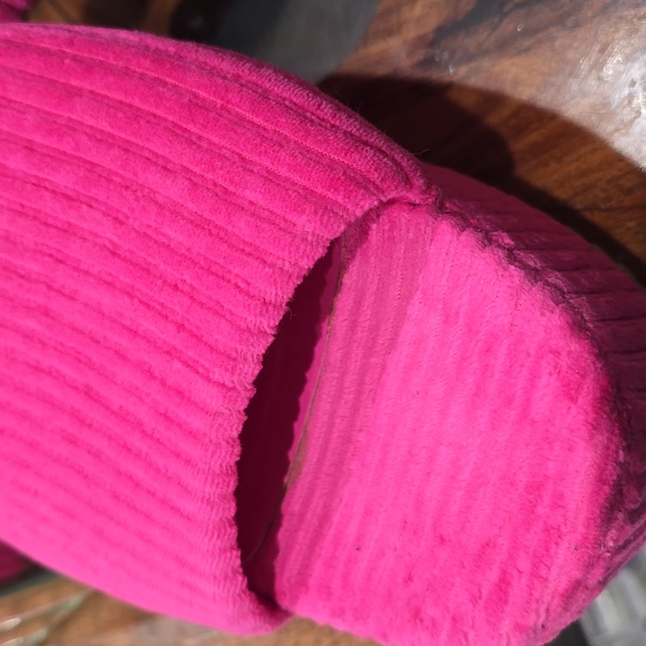 Pink Wedges with Ribbed Texture 10 - Picture 3 of 7